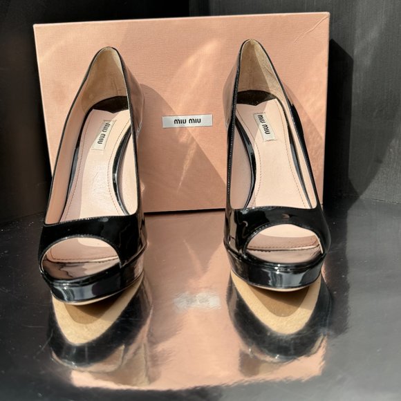 Miu Miu Black Patent Leather Curved Heel Open Toe Vernice Platform PumpsResort 2 - Picture 5 of 15